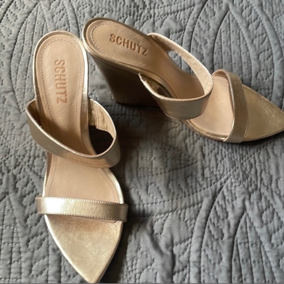 SCHUTZ Gold Metallic Wedge - Picture 3 of 3